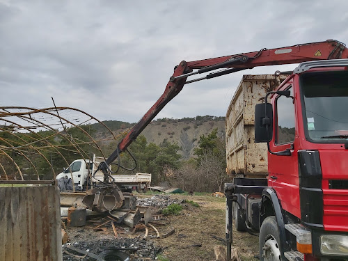 Centre de recyclage SF RECUPERATION: Entreprise ferraille et métaux - Débarras - Location bennes - Enlèvement épave 04 Sisteron Laragne-Montéglin Mison