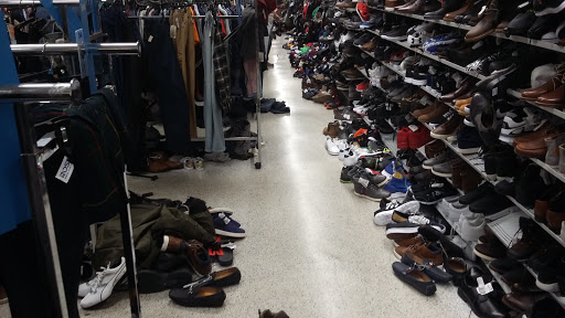 Clothing Store «Ross Dress for Less», reviews and photos, 8464 W Hillsborough Ave, Tampa, FL 33615, USA