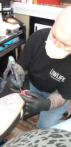 Tattoo Shop «Kings & Queens Tattoo Studio», reviews and photos, 2757 N Dixie Hwy, Monroe, MI 48162, USA