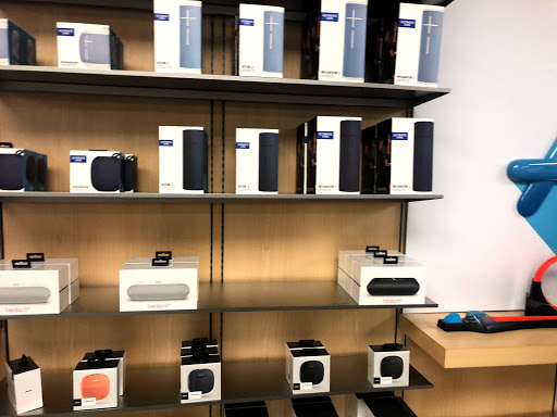 Computer Store «Apple Tysons Corner», reviews and photos, 1961 Chain Bridge Rd, McLean, VA 22102, USA