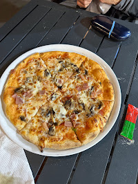 Plats et boissons du Pizzeria Pizza 5 euros à Paris - n°1