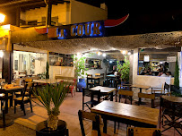 Atmosphère du Restaurant La Cour à Saintes-Maries-de-la-Mer - n°3