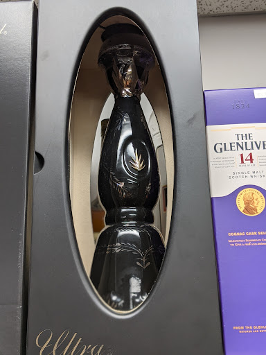 Liquor Store «Tiverton Liquor Store», reviews and photos, 65 Main Rd, Tiverton, RI 02878, USA