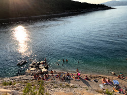 Foto von Lucica beach und die siedlung