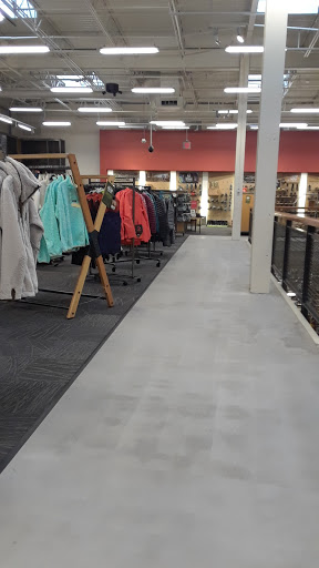 Camping Store «REI», reviews and photos, 15200 Potomac Town Pl #140, Woodbridge, VA 22191, USA