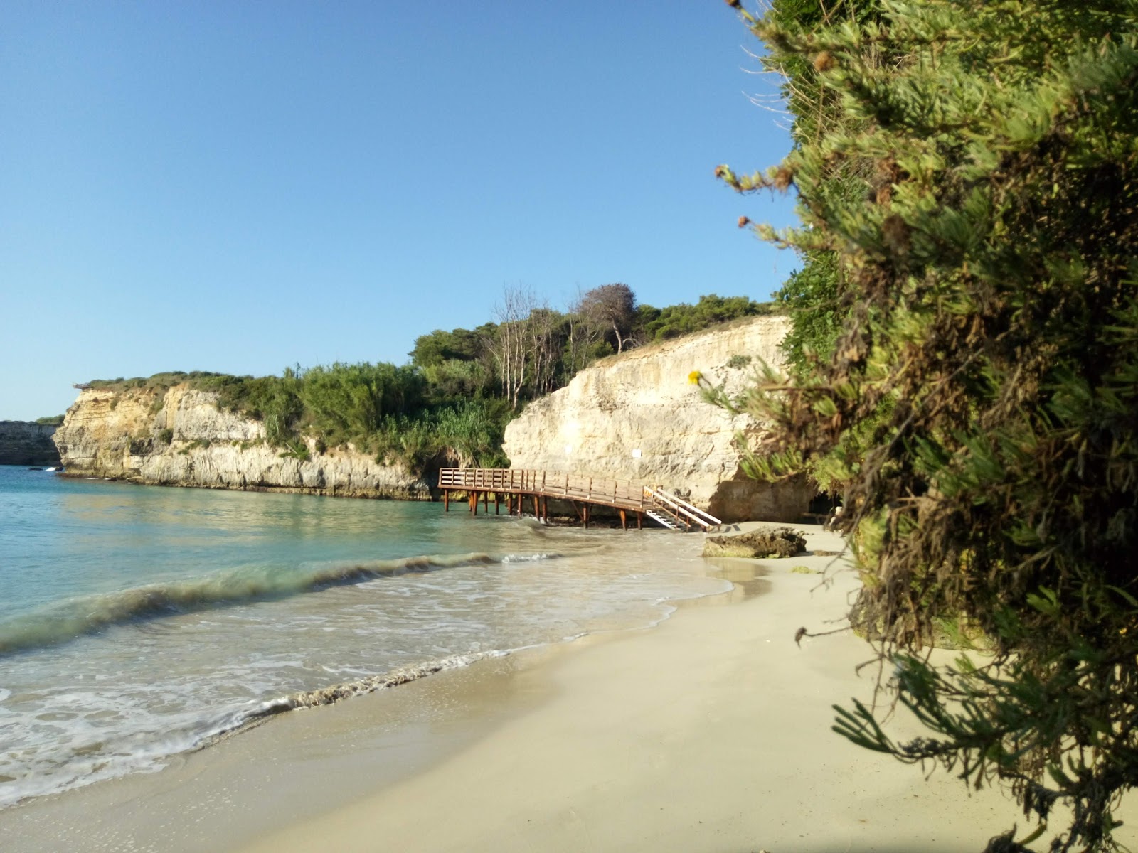 Photo de Spiaggia di Mulino D'Acqua situé dans une zone naturelle