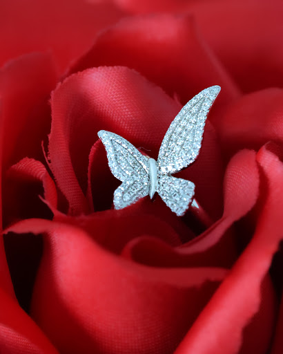 Jewelry Store «T-Bird Jewels Jewelry Store», reviews and photos, 1990 Village Center Cir, Las Vegas, NV 89134, USA