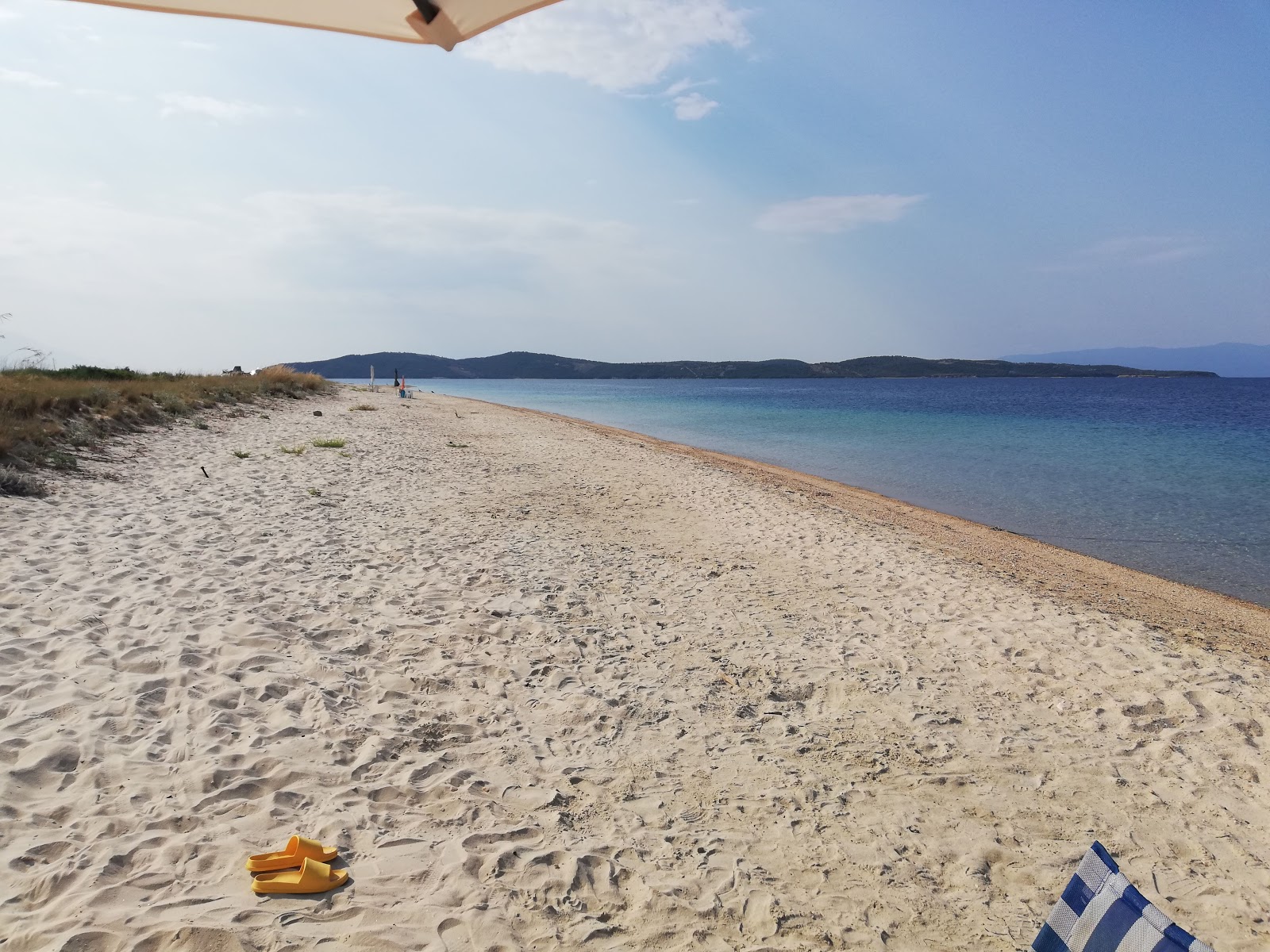 Fotografie cu Xiropotamos beach cu o suprafață de nisip strălucitor
