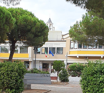 Liceo Scientifico Statale Enrico Fermi Piazza Trieste, 1, 04024 Gaeta LT, Italia