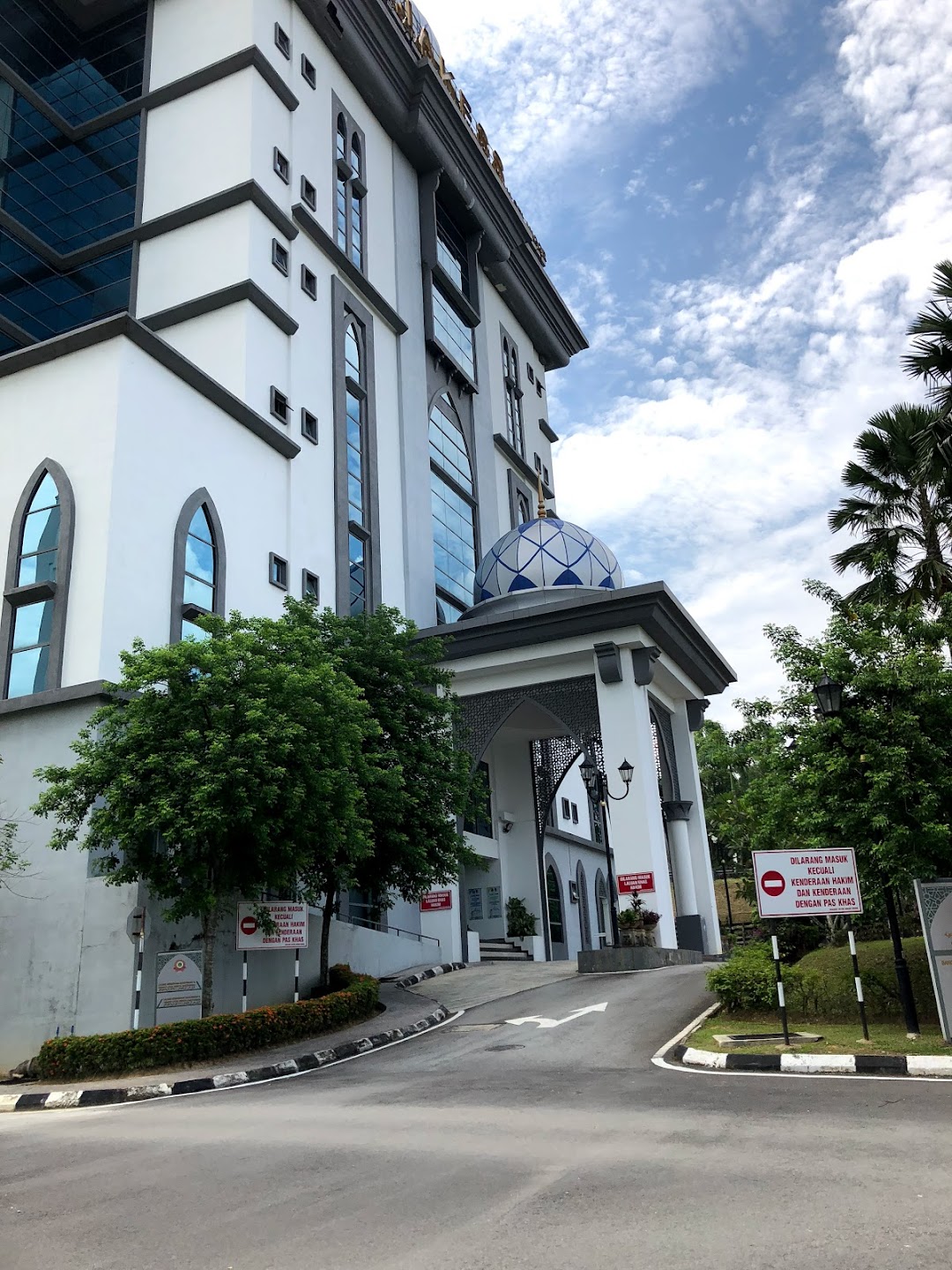 Kompleks Mahkamah Shah Alam  Cabbie Claim Trial To Punching Girls