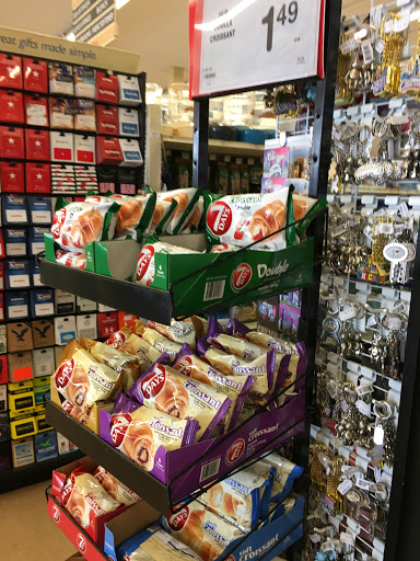 Grocery Store «Jewel-Osco», reviews and photos, 819 S Elmhurst Rd, Des Plaines, IL 60016, USA