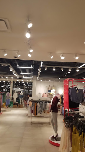 Clothing Store «F21 RED», reviews and photos, 2615 Medical Center Pkwy #2300, Murfreesboro, TN 37129, USA