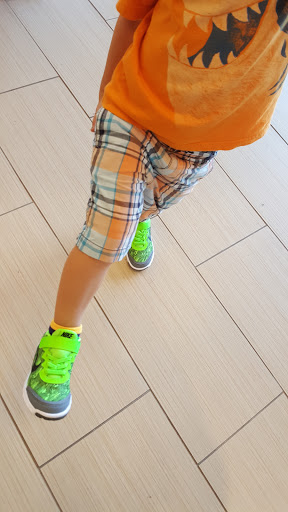 Famous Footwear, 438 E Edgewood Blvd, Lansing, MI 48911, USA, 