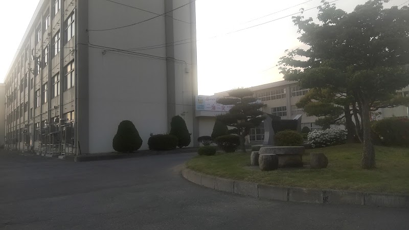 青森県立三沢商業高等学校