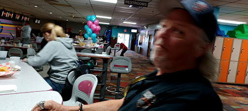 Bowling Alley «Poelking Bowling Centers: Marian Lanes», reviews and photos, 6170 Brandt Pike, Huber Heights, OH 45424, USA