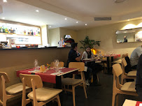 Atmosphère du Restaurant thaï Tuk Tuk ThaÏ à Cannes - n°1
