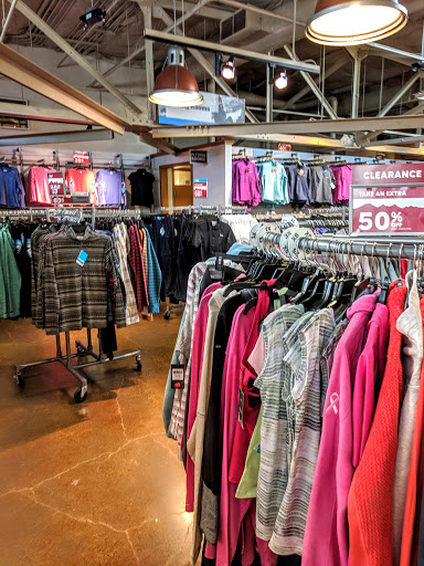 Sportswear Store «Columbia Sportswear Outlet Store at Historic Old Sellwood», reviews and photos, 1323 SE Tacoma St, Portland, OR 97202, USA