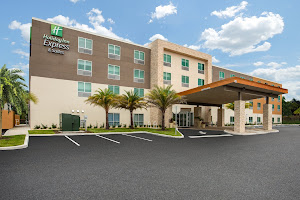 Holiday Inn Express & Suites Deland South, an IHG Hotel