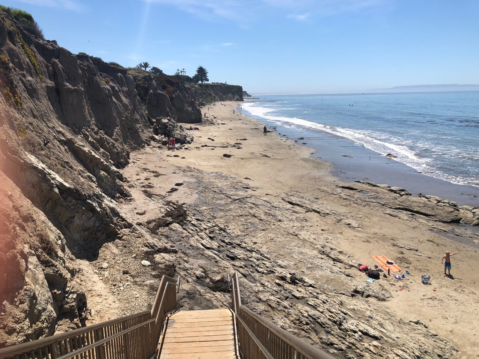 Foto von South Palisades beach mit beiger sand & steine Oberfläche