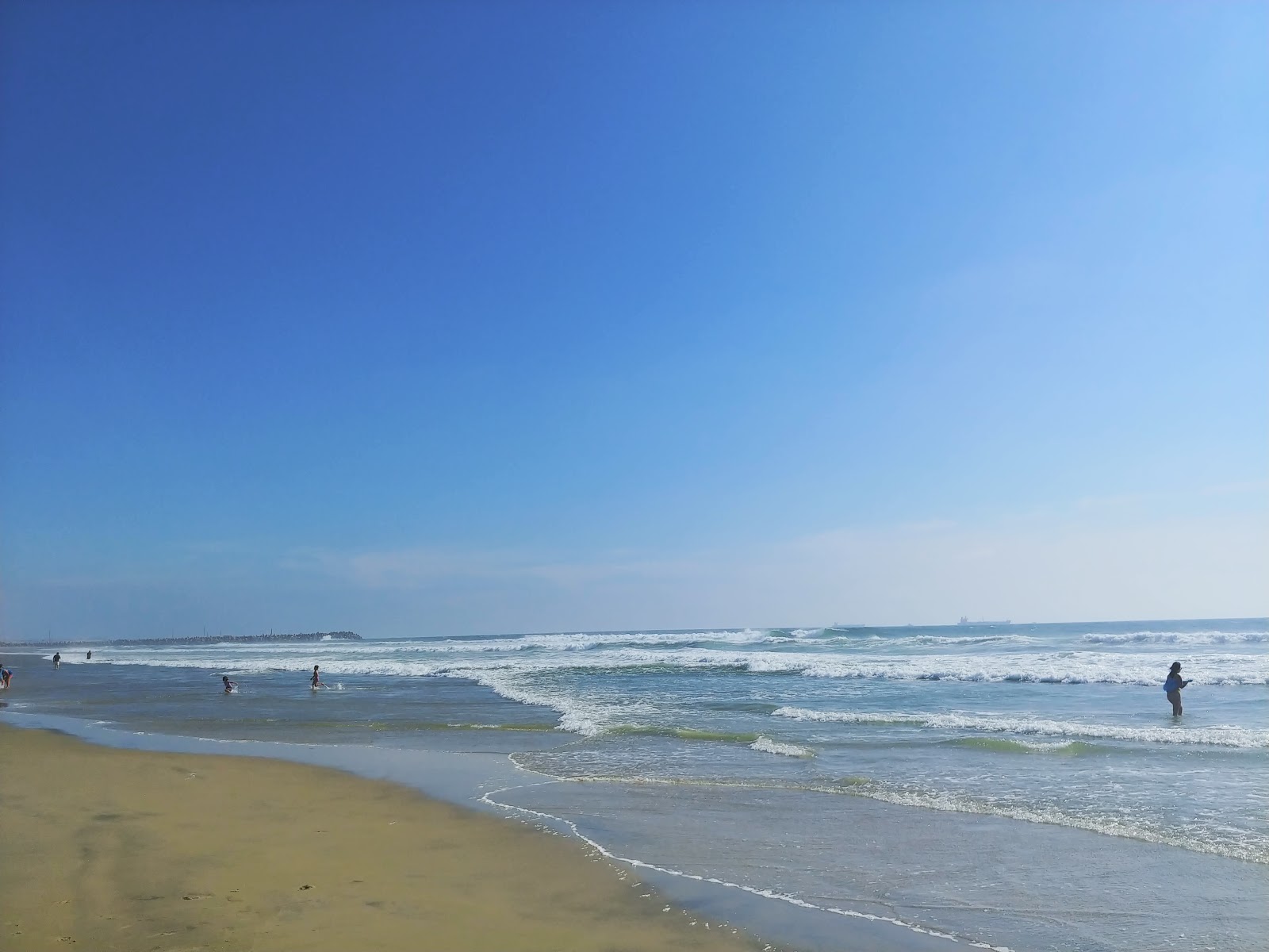 Valokuva Playa Santa Monicaista. pinnalla beige iekka:n kanssa