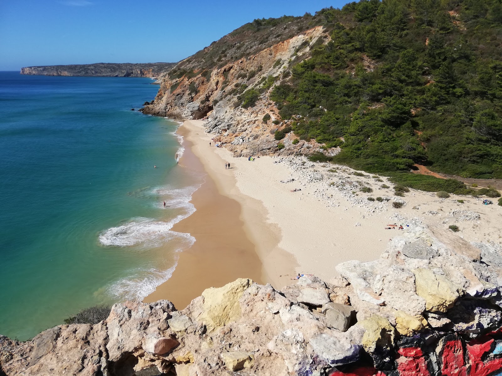 Foto van Praia da Figueira met helder fijn zand oppervlakte