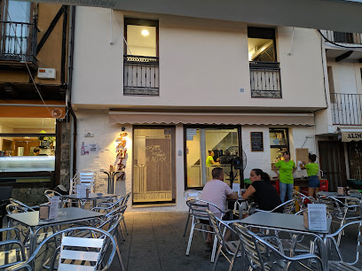 Bar La Mira - Pl. Castillo, 2, 05480 Candeleda, Ávila, Spain