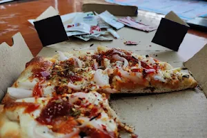 Diamond pizza restorant image