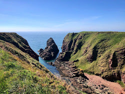Foto av Seaton Cliffs Beach med en rak kustlinje
