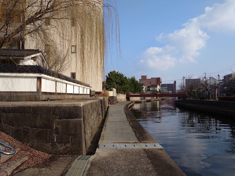 加茂川広場