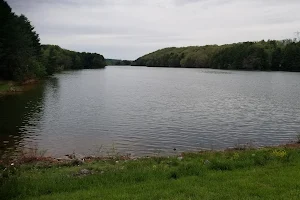 Rural Retreat Lake image