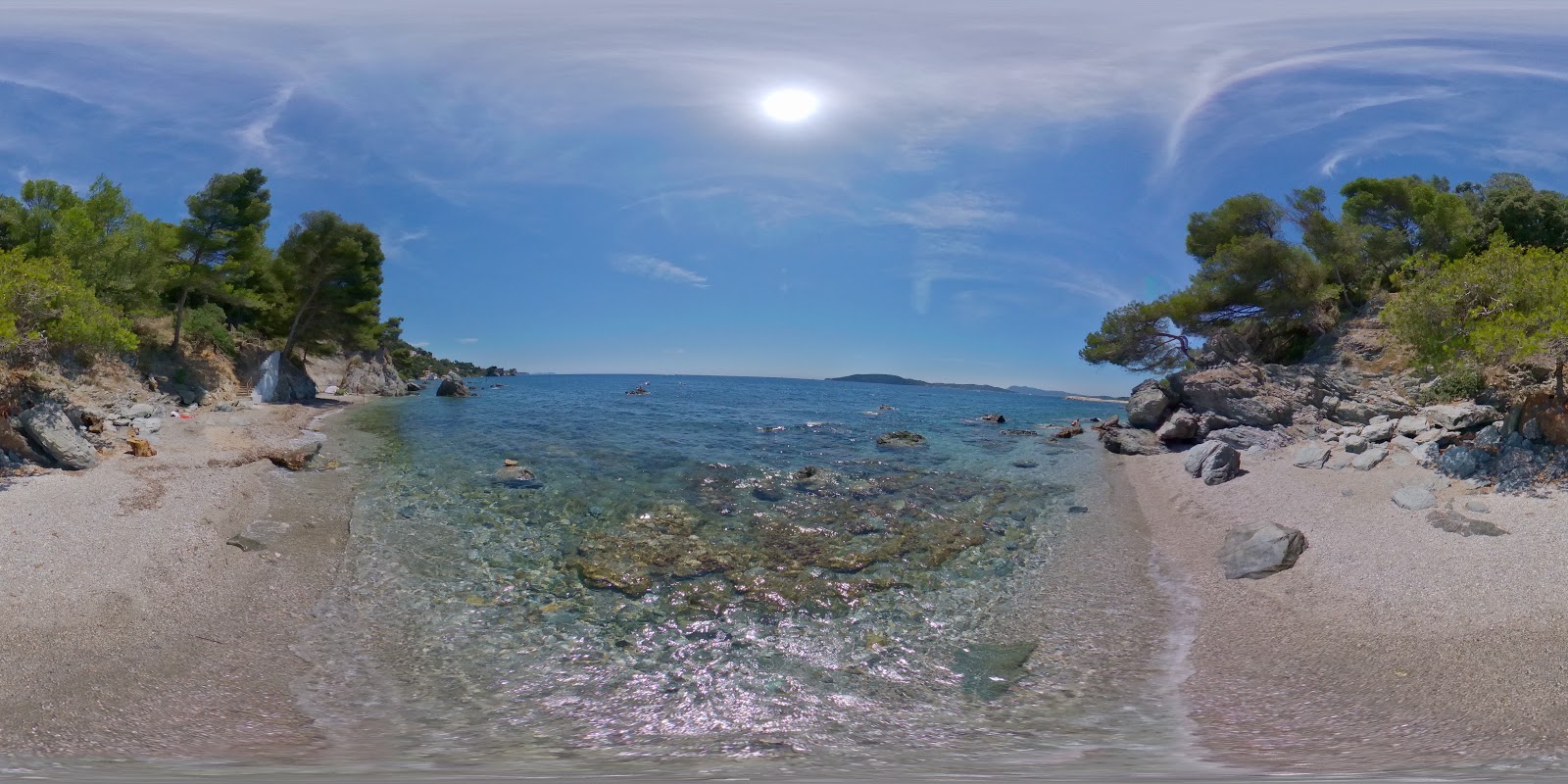 Foto di Plage de la B. Basse con una superficie del ciottoli grigi