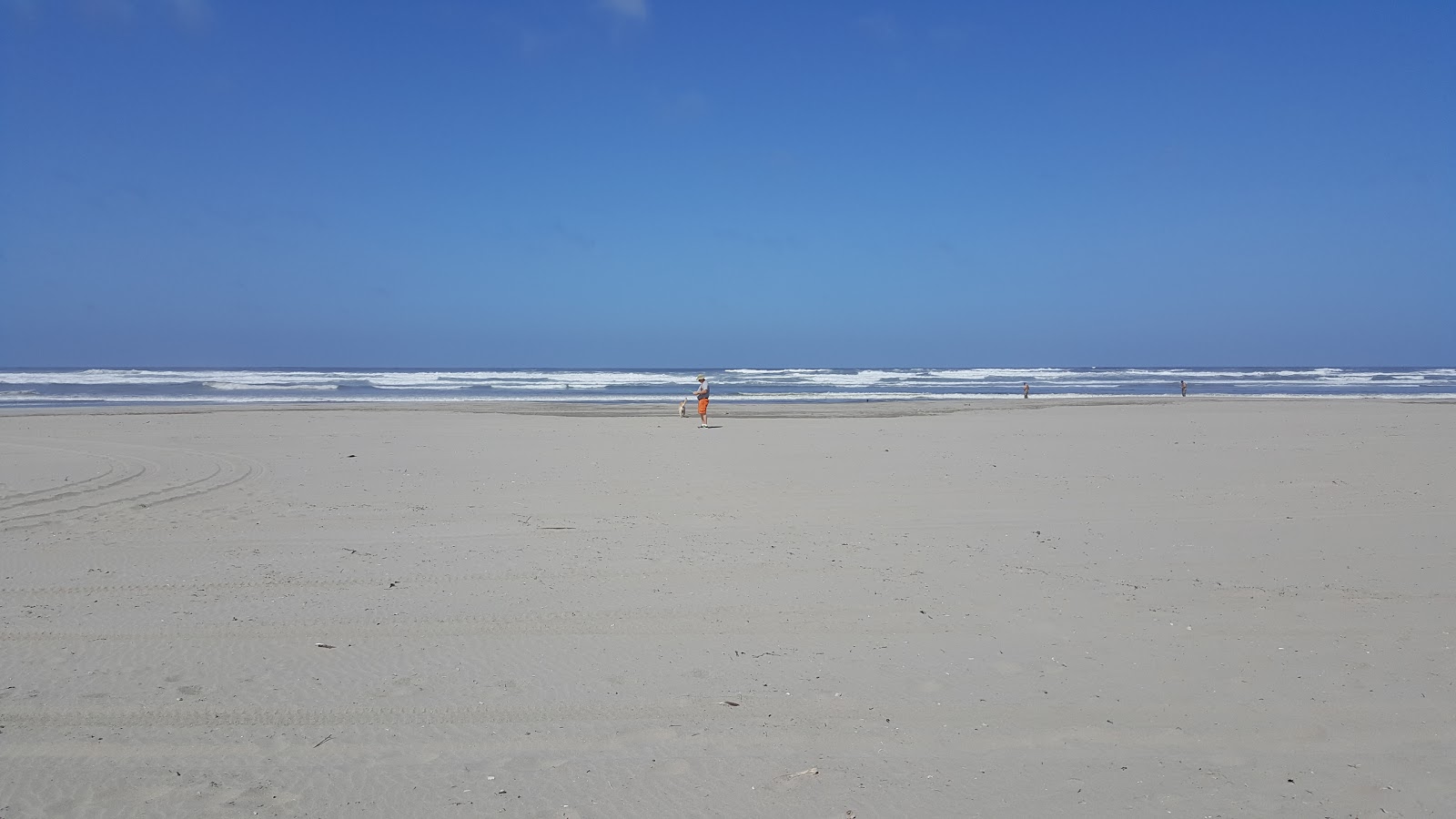 Valokuva Ocean Park beachista. pinnalla kirkas hiekka:n kanssa