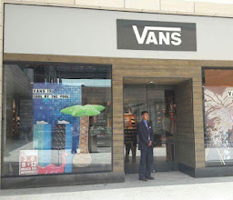 Vans Parque Vía Vallejo photo