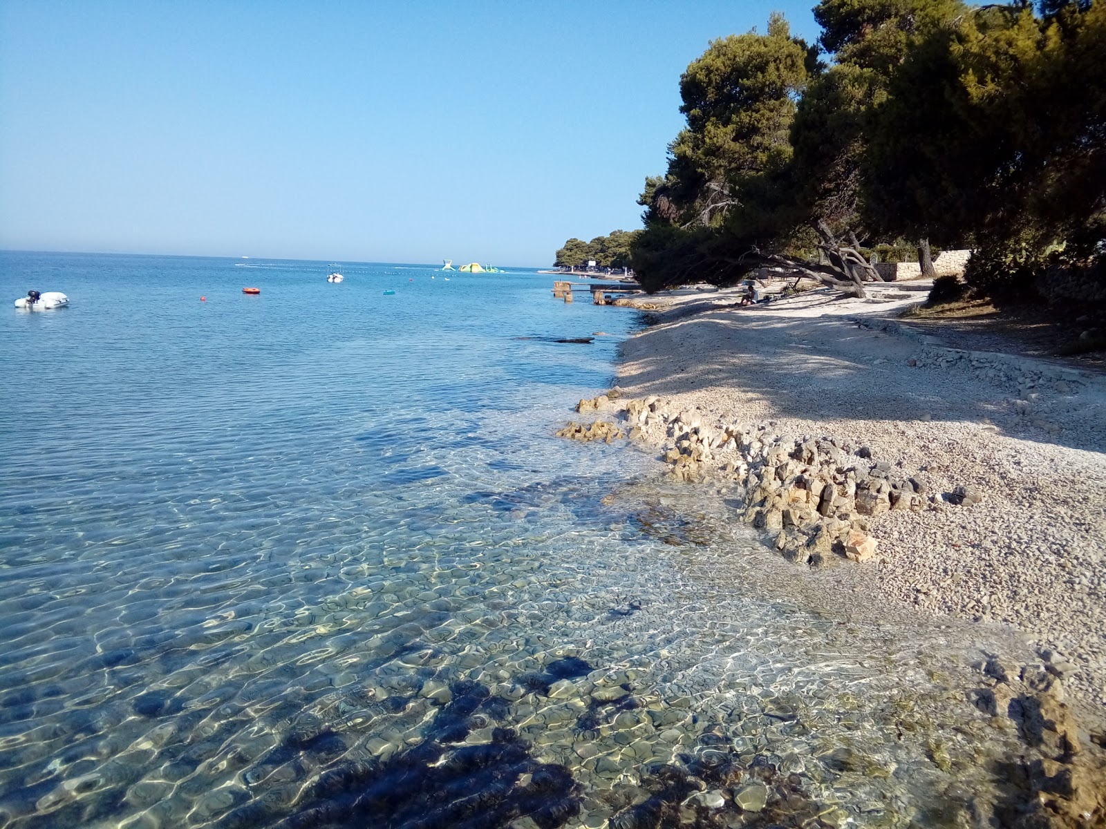 Foto van Radman beach met stenen oppervlakte