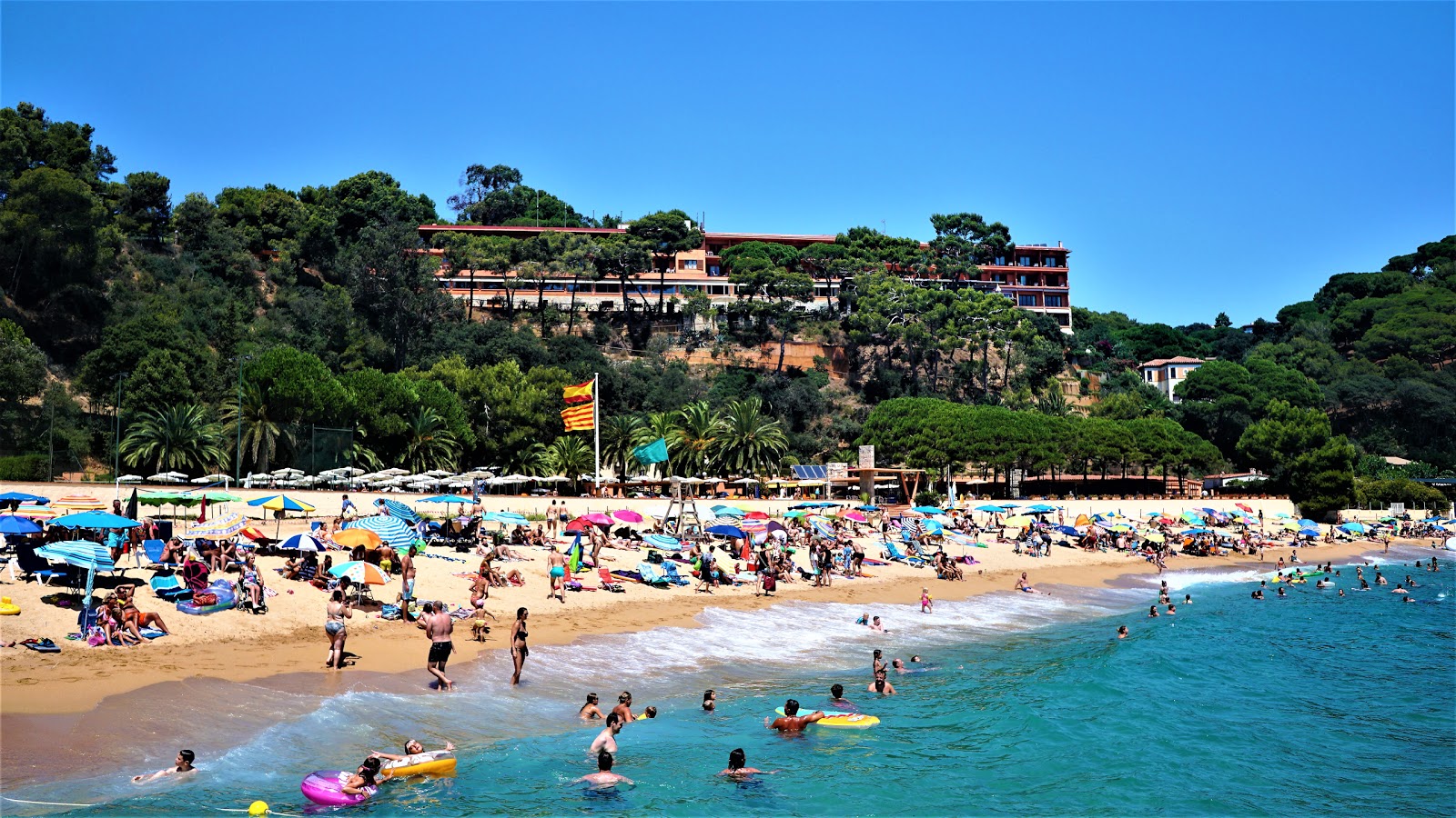 Photo of Playa Santa Cristina and the settlement
