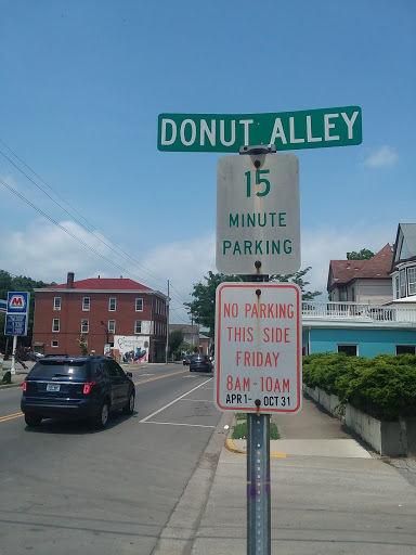 Dessert Shop «Honey Creme Donut Shop», reviews and photos, 514 Vincennes St, New Albany, IN 47150, USA