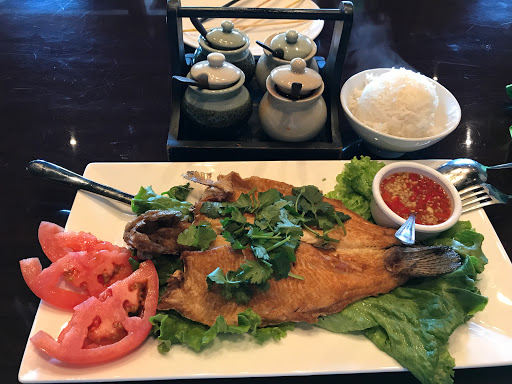 Shopping Mall «Parkway Square Shopping Center», reviews and photos, 16876 Southcenter Pkwy, Tukwila, WA 98188, USA