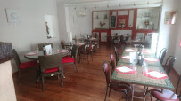 Atmosphère du Restaurant français Auberge Des Chiens Rouges à Mélicocq - n°1
