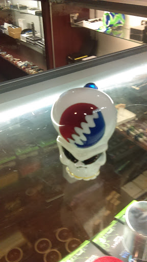 Tobacco Shop «Mr. Smoke Chicago», reviews and photos, 2250 N Lincoln Ave, Chicago, IL 60614, USA