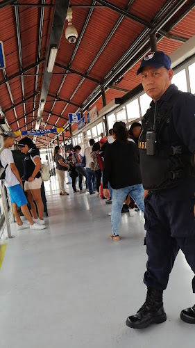 Opiniones de Metrovia parada mercado las esclusas en Guayaquil - Mercado
