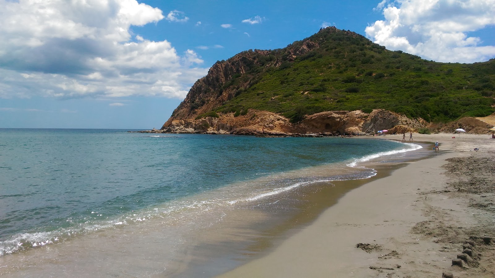 Spiaggia di Feraxi的照片 带有蓝色的水表面