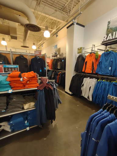 Sportswear Store «Columbia Sportswear Outlet Store», reviews and photos, 5885 Gulf Fwy #301, Texas City, TX 77591, USA