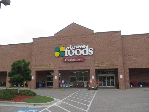 Lowes Foods on Pine Grove Drive, 805 Pine Grove Dr, Wilmington, NC 28403, USA, 