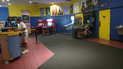 Movie Theater «Parkway 8 Cinema», reviews and photos, 6300 N Lockwood Ridge Rd, Sarasota, FL 34243, USA