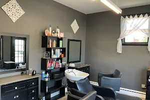 Moderno Salon image