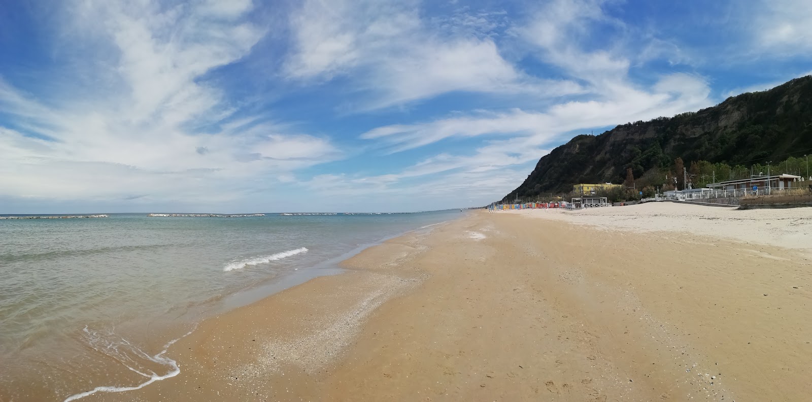 Fotografija Pesaro beach III z svetel fin pesek površino