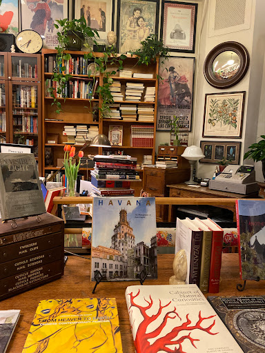 Used Book Store «Mercer Street Books», reviews and photos, 7 Mercer St, Seattle, WA 98109, USA