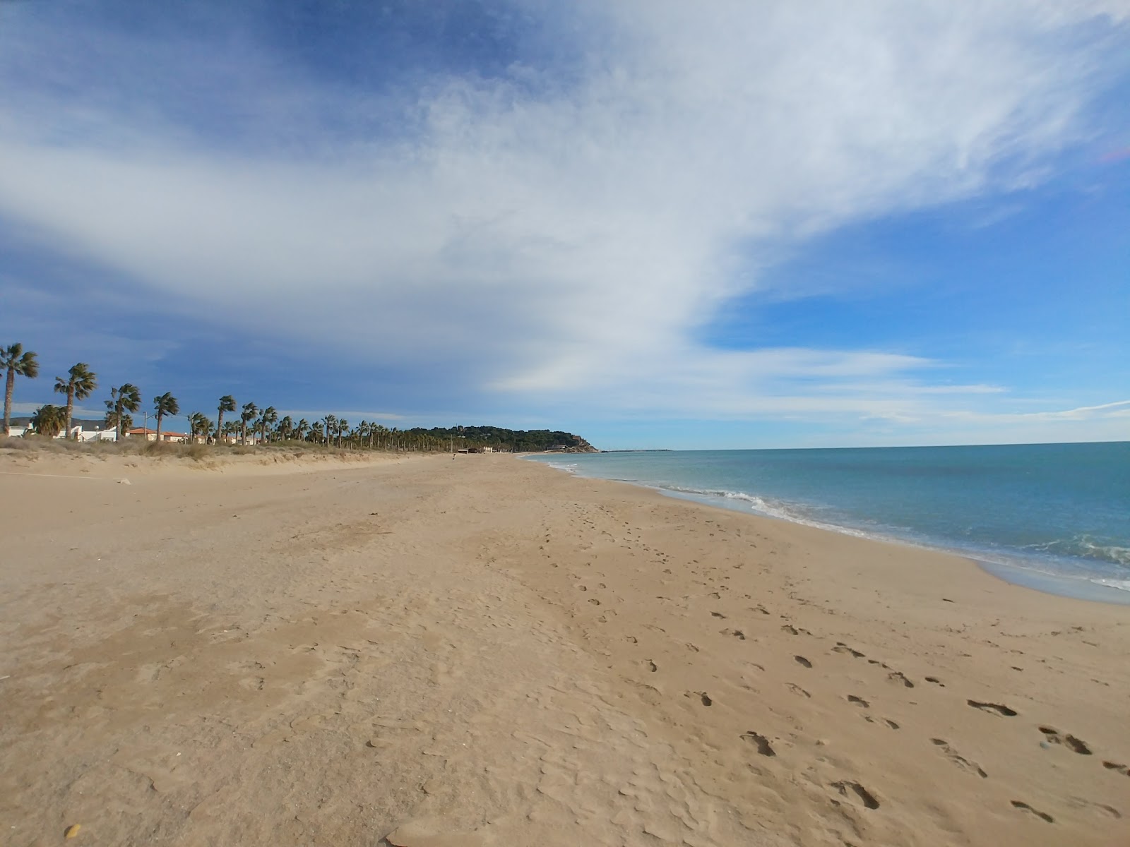 Fotografie cu Platja Llarga cu nivelul de curățenie înalt