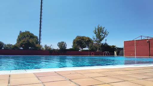 Piscina Municipal de OzaCesuras en Oza dos Ríos, A Coruña