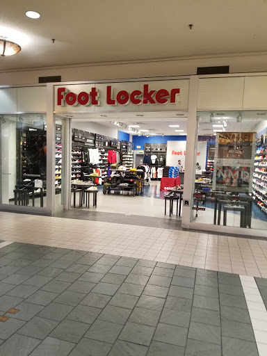 Foot Locker, 1394 Spring Hill Ring Rd, Dundee Township, IL 60118, USA, 